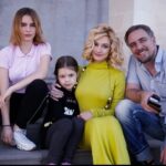 Karina Mishulina Instagram - ✔ Я в глаза твои, как в зеркало смотрю! ⠀ Но отражение, потерять свое, не боюсь! Потому что теперь точно и в горе и в радости, и всегда вместе, смотря в одну сторону и друг на друга!❤❤❤ ⠀ С днем рождения, любимый муж! Я благодарю Вселенную, что 7 лет назад, для нас всё сошлось до секунд и Садовое кольцо, стало для нас обручальным! ⠀ Ты самый лучший муж, друг и отец! Я хочу, чтобы ты был здоров! Ну и конечно, пусть твое главное желание сбудется, как можно скорее! Побед тебе и успеха, а мы всегда рядом и очень тебя любим!❤❤❤ ⠀ С днем рождения!!!! @icoroboff