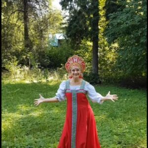 Karina Mishulina Instagram - ✔ Вот и лето прошло!
⠀
Но не будем грустить, ведь скоро Новый год!😂🙈
⠀
А пока я провожаю лето весело и с благодарностью! Оно было теплое, солнечное, местами жаркое и  такое короткое!
⠀
А какое было ваше лето?
⠀
Готовы к новому учебному году?