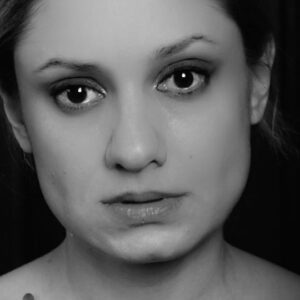 Karina Mishulina Instagram - ✔ На этот раз мы решили разобрать тему раннего материнства.
⠀
Я не буду говорить, хорошо  или плохо рожать, по сути, будучи еще самой ребенком, ведь новая жизнь, это всегда счастье!
⠀
Но может ли девчонка в 16-17 лет стать полноценной матерью и дать ребенку все необходимое?
⠀
Для меня ребенок, это ответственность. И помимо бытовых благ, надо помнить, что детям очень нужно внимание, тепло и ласка!
⠀
Но что делать, если мать вынуждена или хочет работать и ребенка воспитывает бабушка, а потом ребенок подрастает и начинаются претензии?
⠀
Это подростковый эгоизм или истинная боль?
⠀
Наверное понять другого человека можно только встав на его место и часто тем, кто судит, не понимает, обижается, жизнь преподносит сюрпризы, поставив их на место того, кого они судили...
⠀
В любом случае, хочется всем пожелать взаимопонимания!
⠀
А вы что думаете на тему раннего материнства?⬇️⬇️⬇️
⠀
P.S. Роль дочки за кадром, впервые озвучила @mishulinapolina 👏👏👏
⠀
А так же спасибо @artem_spn и @icoroboff, за крутые съемки и монтаж!🙏
⠀
#матьидочь #воспитание #подросток #психология #instagood #кино #самопробы #пробы #актрисы #кастинг #инставидео #ролик #социальныйролик #натальябичан #каринамишулина