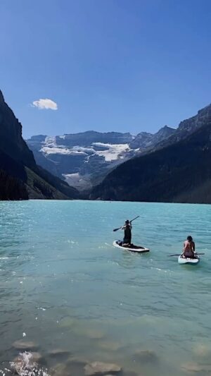 Karine St-Michel Instagram - Je n’arrive toujours pas à croire que c’est au Canada. J’habite au Canada. Tout ça, c’est dans mon pays. 

#britishcolombia #alberta #rockies #lakelouise #bowriver #banff #voyage #travel #canada #canadatravel