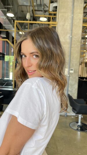 Karine St-Michel Instagram - KARINE NEED NEW HAIR ✨

BALAYAGE GO LIGHTER FOR SUMMER 🫶🏼

#bluntmtl #balayagehair #balayagecolor #balayageartists #balayageexpert #balayagespecialist #goldenbalayage #newhair #summerhair @karinestmichel_