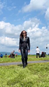 Karine Vanasse Instagram - Tonight, leather and character for the Lady of The Manor, on @thetraitorscanada. Styled in @mylamarque by @olivia_leblanc & @indiannna Mua and bts content queen @leslie_ann_thomson Hair @steevedaviault All previous episodes on ctv.ca and @cravecanada.