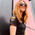 Karine Vanasse Instagram – Journée @nissansentracup 
… et quelques tours de piste scotchée sur mon siège dans la Nismo électrique 🌪️ 

h&mu et photos ✨ @leslie_ann_thomson