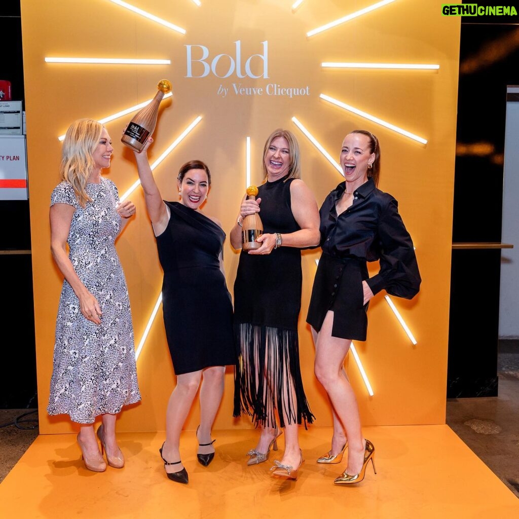 Karine Vanasse Instagram - BOLD Woman Award by @veuveclicquot : these bts photos are precisely how it felt that evening ! These women had a radiating, exhilarating energy I wish you could have all witnessed and received from up close. BOLD Woman Award Winner and finalists : 🏆Jennifer Flannagan for @actua_canada • Andrea Gomez @andreegmzz for @omycosmetics • Emily Hosie for @rebelstork BOLD Future Award Winner and finalists : 🏆 Shelby Austin @journalofafounder • Danielle Spencer @spencer.danielle for @baluorganics • Jen Wojtaszek @theplantbasedceo for @futureofcheese Thank you to the entire @veuveclicquot team and @vgonneville for your desire to amplify the inspirational story of these entrepreneurs. Tks to @marbymariakarimi / @mejuri / @guerlain and @carytauben for the glam that evening 💃🏼