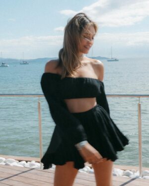 Karla Bchir Instagram - C’est l’amour à plage… 🥥
Nouvelle co @maisonblondethelabel 
📷 : @gaia.picture ✨