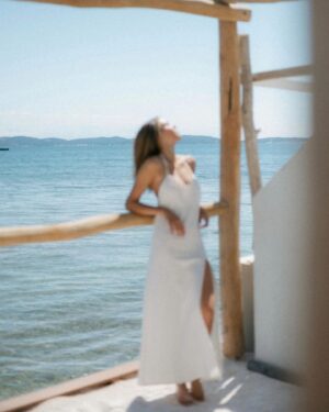 Karla Bchir Instagram - C’est l’amour à plage… 🥥
Nouvelle co @maisonblondethelabel 
📷 : @gaia.picture ✨