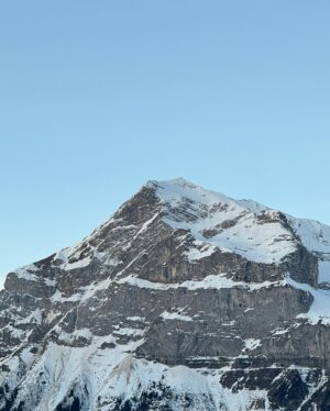 Karla Bchir Instagram - 🏔️
Une grande première pour moi aujourd’hui, conduite sur glace au @circuitglaceflaine 
J’ai adoré l’expérience et j’ai déjà hâte de pouvoir la retenter !

Merci au @circuitglaceflaine pour leur accueil et de nous avoir fait tester ce circuit pour la première fois (pour ma part😅).

Une vidéo arrive bientôt…🫶🏼