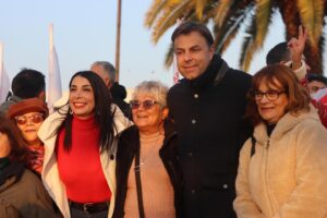 Karla Rubilar Instagram - Hoy iniciamos oficialmente la campaña a primarias para convertirme,si Dios quiere y la voluntad de nuestros vecinos y vecinas de #PuenteAlto, en la primera mujer electa alcaldesa. Continuaremos  con el legado de progreso que ha tenido la comuna en los últimos 20 años y con el mismo sello social de nuestro alcalde @germancodinapowers, pero ahora con fuerza de mujer 💪🏼 ¡Súmate y sigamos #SoñandoAlto!