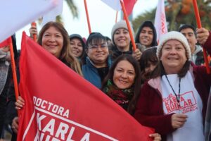 Karla Rubilar Instagram - Hoy iniciamos oficialmente la campaña a primarias para convertirme,si Dios quiere y la voluntad de nuestros vecinos y vecinas de #PuenteAlto, en la primera mujer electa alcaldesa. Continuaremos  con el legado de progreso que ha tenido la comuna en los últimos 20 años y con el mismo sello social de nuestro alcalde @germancodinapowers, pero ahora con fuerza de mujer 💪🏼 ¡Súmate y sigamos #SoñandoAlto!