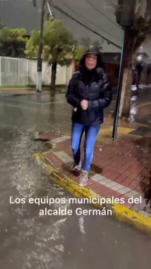 Karla Rubilar Instagram - Seguimos recorriendo la comuna y los equipos municipales del alcalde @germancodinapowers están desplegados para atender sus requerimientos.. Pueden llamar si fono emergencia  27315388 . Recuerden las clases se encuentran suspendidas.