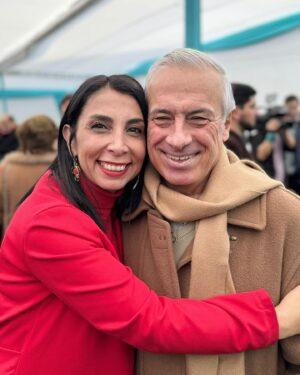 Karla Rubilar Instagram - Cuánto le debe 🇨🇱 a este gran hombre y amigo. Mi querido Dr. @j.manalich. El tiempo hizo mucha justicia y hoy más que nunca lo valoramos ❤️