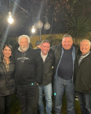Karla Rubilar Instagram - Ayer cumplió años nuestro querido amigo #IvánArenas.
También conocido como @elproferossa 
Ídolo de mi niñez, amigo en esta estación de la vida, te deseamos todo el cariño y amor que te mereces, tal como lo recordamos en tu último cumpleaños. 
Que seas muy feliz !