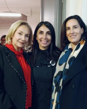 Karla Rubilar Instagram - Les quiero compartir esta linda foto, con dos personas a las que quiero mucho, @ceciliamorelm y @ceciliapinera, a quienes tenemos, por cierto, mucho que agradecer, por estar ahí, siempre junto al el Pdte @sebastianpinera y con Chile entero. ❤️ Siempre estaremos ahí, para defender su legado.