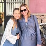 Karla Cossío Instagram - Dice Tefa que no es posible que pasen los años y que Angie y yo sigamos coordinando nuestros outfits sin ponernos de acuerdo🤷‍♀️