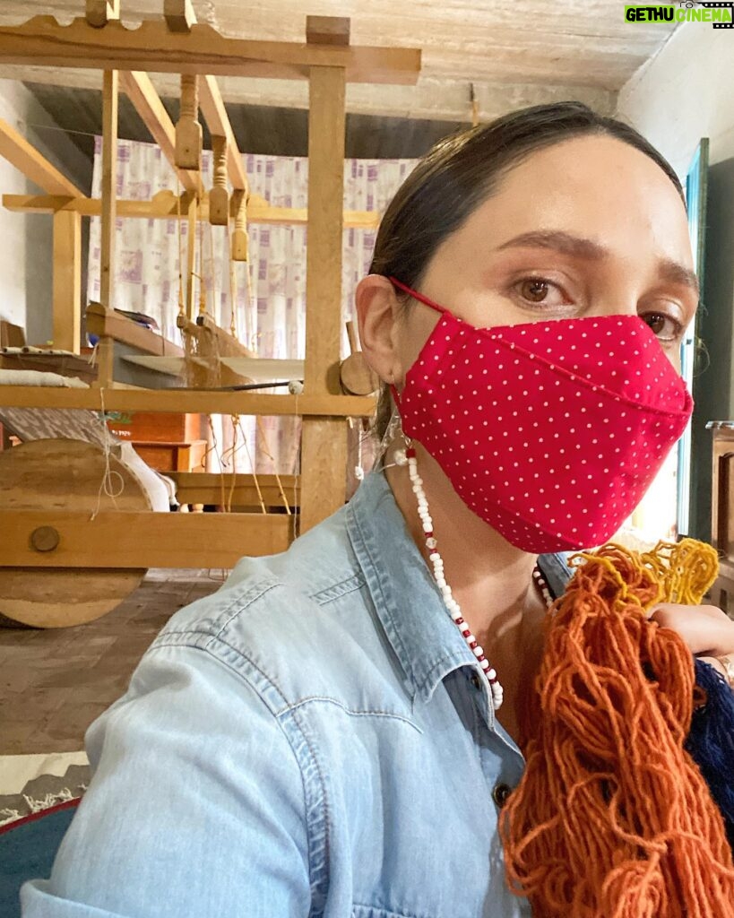 Karla Cossío Instagram - Doña Petrona falleció hace tres años. En su memoria, Don Juan y su hijo David continuaron la tradición y mantuvieron el taller de telar de pedal. Gracias a ambos por recibirnos en su hogar, contarnos su historia y mostrarnos su hermoso trabajo, así como por el delicioso desayuno, ¡jamás olvidaré ese espesado de chepil! @davidlazo220418