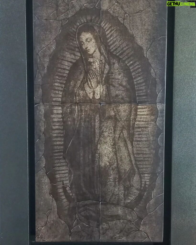 Karla Cossío Instagram - La Madre. Mi abuela Margarita era muy Guadalupana. Tanto, que de cariño le decía "Lupito" a mi papá. Yo aún llevo la medalla de la Virgen de Guadalupe que me dieron mis papás cuando era pequeña.