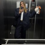 Karolína Muchová Instagram - Life Lately 🌪️ 1. Cover me in sunshine ☀️ 2. Life is not perfect but your sneakers can be 3. Happy family postcard 4. Not so funny Karolina 🤦🏼‍♀️ 5. Food blogger 2.0 6. Back in business 👔 7. Weightlifting these days 🫥 8. ✂️✂️✂️ 9. Therapy 💃🏼