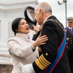 Karol Cariola Instagram – Ceremonia de honor a las Glorias Navales⚓️ 

Hoy en representación de la
Cámara de @diputadasydiputadoscl junto a las autoridades de todos los poderes del Estado, estamos participando del aniversario 145° del Combate Naval de Iquique y Punta Gruesa, encabezada por el comandante en jefe de la Armada, almirante Juan Andrés de la Maza, el Presidente @gabrielboric y la ministra @maya_fernandez_allende 

El Almirante destacó la importancia de la aprobación del proyecto de ley que fortalece la policia maritima, el cual fue uno de los primeros proyectos que, desde esta nueva Mesa Directiva que me toca encabezar, agilizamos y promovimos su aprobación. Esto refleja lo fundamental que es el trabajo en conjunto y el aporte que pueden realizar quienes resguardan nuestras fronteras en el combate al crimen organizado.