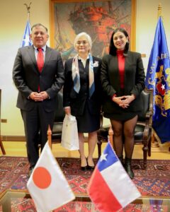 Karol Cariola Instagram - SALUDO PROTOCOLAR EMBAJADORA DE JAPÓN🤝🏼 Junto al vicepresidente Eric Aedo @ericaedojeldres , esta mañana tuvimos el honor de recibir el saludo protocolar de la Embajadora de Japón en Chile, Ito Takako, con quien reafirmamos nuestro compromiso por la cooperación y la integración entre nuestras naciones amigas 🇨🇱🇯🇵