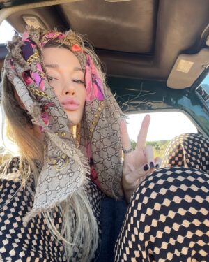 Karolina Benefield Instagram - 💋🌸🌺