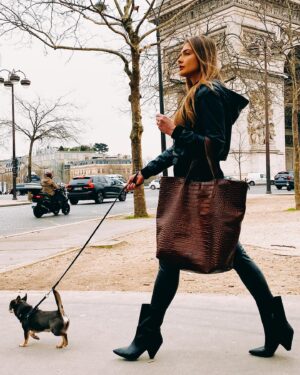 Karolina Muller Instagram - Good morning Monday! New week, new goals, new ideas and new adventures. Fall in love with doing your own thing. Not everyone deserves access to you. Be authentic. Be true. Be you. Happy Monday everyone! 💋💋
 From Paris with love @bolsapolska  #fashiongram #wspierampolskiemarki #polskakobieta #polskamarka #lavieestbelle #parisvibes #frenchstyle #frenchtouch #celebnews #celebstyle #casualchic #authenticity #chihuahuax #parisianlifestyle #morningrun #morningvibes #chihuahualove #beyourself #beyou #truebeauty #truelove #winterwonderland #trendingnow #superstar #explorer #actress #model #celebrity #karolinamuller #karolinamullerofficial @karolinamullerofficial