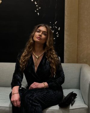 Karolina Muller Instagram - Breakfast at Tiffany’s is always a good idea and it’s so delicious @tiffanyandco  I had a tremendous pleasure to be a guest at this year’s event @tiffanyandcobypauline @bellazofia.official @_kotrasova_ @defileagency  #tiffanyandco #breakfastclub #breakfastattiffanys #jewelry #luxury #luxurydesign #luxurylifestyle #event #geneva #genevaswitzerland #actorslife #trendingnow #explorepage #exploremore #celebrityfashion #celebritystyle #actress #model #karolinamuller #karolinamullerofficial @karolinamullerofficial