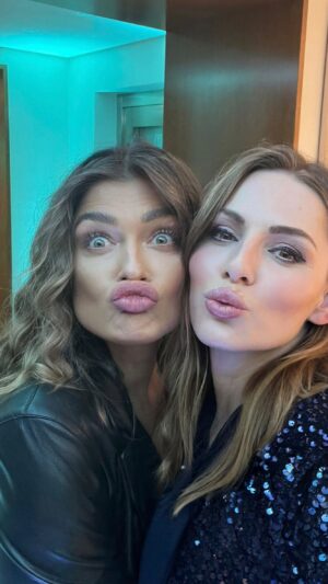 Karolina Muller Instagram - Tag your bestie that you love to share secrets with. 🤫🤫 🤫🖤🖤🖤 
#gossipgirledits #bestiegoals #karolinamuller #bellazofia #champagne🍾 

🥂at @fairmontgrandhotelgeneva @floortwobar
