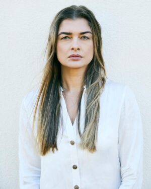 Karolina Muller Instagram - Up close and personal…. In color or in black & white, that’s the question?
New headshot @gosiablasiak_  #portrait #portrait_perfection #portrait_vision #actorsportrait ##headshotsession #headshotsonly #headshots #film #tv #talent #cast #hollywood #nyc #sagaftra #sagaftramember #actor #actress #celebrity #model #celeb #upcloseandpersonal #karolinamuller #karolinamullerofficial @karolinamullerofficial