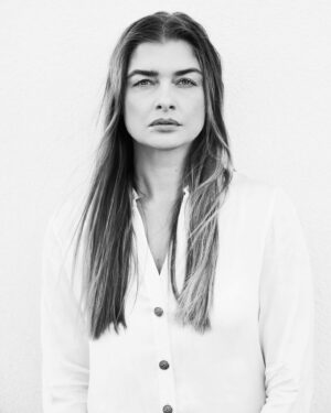 Karolina Muller Instagram - Up close and personal…. In color or in black & white, that’s the question?
New headshot @gosiablasiak_  #portrait #portrait_perfection #portrait_vision #actorsportrait ##headshotsession #headshotsonly #headshots #film #tv #talent #cast #hollywood #nyc #sagaftra #sagaftramember #actor #actress #celebrity #model #celeb #upcloseandpersonal #karolinamuller #karolinamullerofficial @karolinamullerofficial