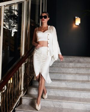 Karolina Muller Instagram - 🤍🤍🤍Saturday Vibes🤍🤍🤍 Where are you heading this Saturday Night??? @bilquis_love @gosia_mayka @gosiablasiak_ @by_catnel 
#karolinamuller #karolinamullerofficial #advertisement #adcampaign #bilquis #bilquislove #wspierampolskiemarki #polskamarka #polskakobieta #celebrity #celebfashion #celebstyle #brandambassador #picstitch #photooftheday #saturdaynight #goodvibes #luxurylifestyle #luxurydesign #silk #madeinpolandwithlove
