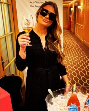 Karolina Muller Instagram - Last Thursday I had a tremendous pleasure of attending a fabulous, luxury fashion event at one of my favorite venues in Geneva, the magnificent Four Seasons Hotel @fsgeneva 
People were swarming in and out enjoying good wine from Contelemar @contelemar while viewing some of the most luxurious fashion brands.
One of my favorites was the Parisian handbag maker Thalie Paris @thalieofficial 
Cheers to the wonderful weekend! 

#luxury #fashion #fashionmodel #fashionstyle #fashionista #fashiondesigner #fashionjewelry #fashionweek #genève #fourseasonsinoneday #fourseasonsgenevahoteldesbergues #celebrity #celebritynews #celebritystyle #actorslife #actorsworld #luxurylifestyle #luxurydesign #luxurylife #luxuryfashion #luxuryfashionstyle #luxuryfashionbrand #actress #superstar #supermodel #actress #model #celebrity #karolinamuller #karolinamullerofficial @karolinamullerofficial