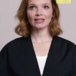 Karoline Herfurth Instagram - Was macht ihr mit einer Million Minuten? #einemillionminutenfilm ✨