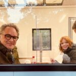 Karoline Herfurth Instagram - "Einfach Mal Was Schönes". In vieler Hinsicht. 🌹 Heute ist Kinostart! Ein Film für's Herz. Tut gut. Kinowetter. Enjoy! 🍿🎞 #karlaundsenay #senayundemin #julekarlaundjohanna #crewlove #goodtimes Regie: @karolineherfurth @hellingerdoll @warnerbrosde