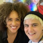Karyn Parsons Instagram - Thank you @karynparsons for your kindness and smile. He is so wonderful. I had the chance to meet such a nice person. A very sweet moment that I would not forget. 🫶🏻🥰 #karynparsons #hilarybanks #princedebelair #thefreshprince #conventions #france #aubagne #happy