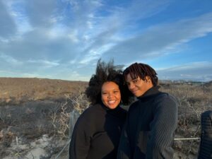 Kasi Lemmons Instagram - Tis the Season of Gratitude❤️I’m deeply grateful for the family that brings me Light, Love & Laughter. It was an amazing weekend❤️Love & Gratitude to my amazing friends, my inspiring students and colleagues and all the astoundingly talented people who’ve graced my life. I LOVE YOU❤️HAPPY HOLIDAYS!!