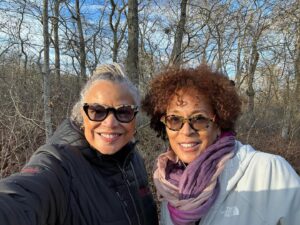 Kasi Lemmons Instagram - Tis the Season of Gratitude❤️I’m deeply grateful for the family that brings me Light, Love & Laughter. It was an amazing weekend❤️Love & Gratitude to my amazing friends, my inspiring students and colleagues and all the astoundingly talented people who’ve graced my life. I LOVE YOU❤️HAPPY HOLIDAYS!!