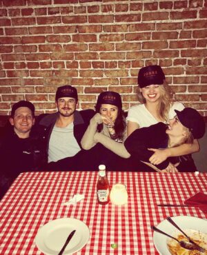Kassandra Clementi Instagram - Happy day of birth Sweet Sweaves @samweaving 🎈
