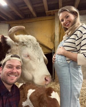Kassandra Clementi Instagram - It’s #GivingTuesday and Mike’s incoming baby sister would love it if you could help us continue to care for all of her furry brothers and sisters here at @barnsanctuary 🙏