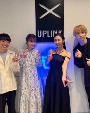 Kasumi Yamaya Instagram - 映画「夢の中」無事公開を迎えることができました。
久しぶりの舞台挨拶とサイン会。夢のような気分でした。

team山谷。美咲さんと永田さんに魔法をかけて頂き感謝感謝です。

1枚目の写真は、劇場に来てくださった @maru_1111  さんが撮ってくれたもの。嬉しいなぁ。

やっぱり私は、映画が好きだ。

#夢の中 #アップリンク吉祥寺 
#山崎果倫  さん　#都楳勝 監督 #櫻井圭佑 #山谷花純 
#高橋美咲  さん　#永田詩織  さん
#映画 #movie #山谷のお洒落