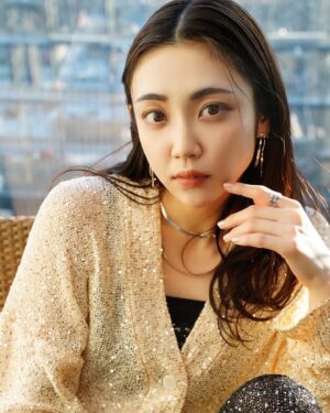 Kasumi Yamaya Instagram - ドラマ「新空港占拠」
本日1月27日22:00〜日本テレビにて第3話放送です🐔

ドラマ「彼女と彼氏の明るい未来」第3話もTVerにて配信中でございます✨

どちらも是非ご覧頂きたいです！

取材でのキラキラお洋服。凄く可愛かった✨

#山谷花純 #新空港占拠 #彼女と彼氏の明るい未来#山谷のお洒落