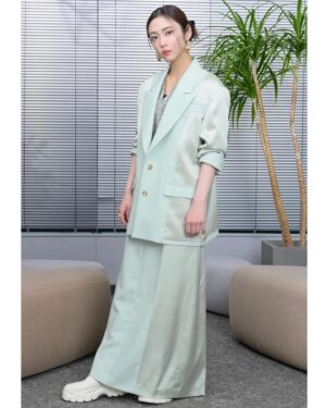 Kasumi Yamaya Instagram - ドラマ「アンメット ある脳外科医の日記」取材時のスタイリング。

本日も楽しんで。

#山谷花純 #アンメットある脳外科医の日記 #アンメット #高橋美咲  さん　#永田紫織  さん#山谷のお洒落