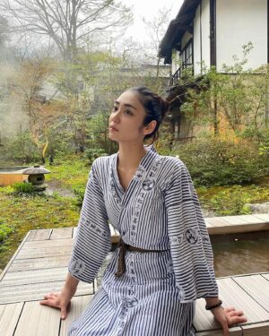 Kasumi Yamaya Instagram - 湯上がりは、汗だくですね。

写真と全く関係ないですが…

FODオリジナルドラマ「愛してるって、言いたい」第8話配信中です。是非ご覧ください。

#fodオリジナルドラマ #愛してるって言いたい 
#積善館 #山谷花純