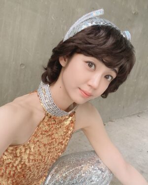 Kasumi Yamaya Instagram - 新年明けましておめでとうございます。
年始早々、自然の脅威を突きつけられ胸が苦しいです。
一東北人として、自分達が経験した過去と重ねております。どうか、被害が最小限で済み笑顔で朝を迎えられる日が早く来る事を願っております。

本日1月2日21:00〜NHK-BSにて放送のドラマ「アイドル誕生 輝け昭和歌謡」にピンク・レディーミイさん役で出演します。

阿久悠さんの生涯を描いた物語。微力ながら勇気や笑顔を届けられる職。こんな時だからこそ自分のできる事は、物語を届ける事なのだと思います。届くべき場所へ、届きますように。

#アイドル誕生輝け昭和歌謡 #アイドル誕生 #山谷花純 #ピンクレディー #ピンクレディーミイ  さん