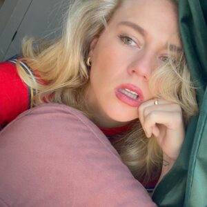 Kat Cunning Instagram - My eyes are green because I eat a lot of vegetables.
My lipstick is messy because I take curried goat very seriously. 
My hair is perfect because @ashtheresehair at @birdhousesalon is a genius. 
I’m wrapt in green velvet because a bisexual lives here. 
And it’s poppin against this lil boy red shirt 
Cus tis the season. 

Couple days till bedroom angel is in your hands are you just dyeing?!? Do you have your questions and stories prepared for the live on the 18th? 

Happy #howliGAYS

Please caption your favorite expression with a holiday thot. 🙏