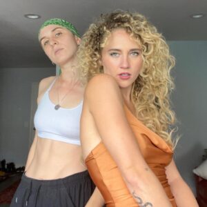 Kat Cunning Instagram - Friends don’t let friends waste tapes without selfies. @anniengrove 

Hope u rested and did your laundry or whatever adults do on this LORDTS day. If you have a single worry, have a single night cap. Have a lil prayer for all the cats in the world, even the human ones I.e. me. Good tings comin.