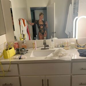Kat Cunning Instagram - Waiting on my marvel moment. Pick me a superpower and congratulate me on my huge bathroom. 

*dm to air bnb my bathroom for 400$ I got an air mattress.*
#latex #torturegarden 

See u in ny this week.

Heavenly styling by @mandymitz