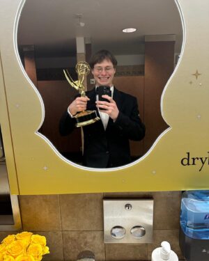 Katarína Štumpfová Instagram - Toto je môj  mega šikovný brat Dávid @stumpf_dav ktorý si včera v L.A. prevzal cenu EMMY za “outstanding motion design”- animáciu pre Marvel studio. What??? Môj malý brat na červenom koberci?!?! Milujem! Milujem aký je pracovitý a skromný, za to mega úspešný.❤️🙏

Myslím že tento jeho úspech je aj skvelá reprezentácia nášho malého Slovenska a zaslúži si , aby sa šíril ďalej, preto budem vďačná za každé zdieľanie. 🙂 

Peknú nedeľu prajem! @televisionacad #emmys2023