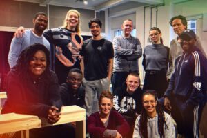 Kate Kennedy Instagram - ‘Sweat’ by Lynn Nottage
🎭 @rxtheatre 
Open til’ 25th May. 

🍸Gimlets for all… 
@carlahenrybullring (missing from pic 2 busy being a legend) @aaron_cobham @thejonathankerrigan @gribbenlewis @pookyquesnel1 @abdul_sessay @marcellocruzn #chrisjack @amara.heyland @saradsantos.artist @tash.guzel 

Dir: @j_maxah 
Casting: @jatinstagram 
📸: @helenmurraypix