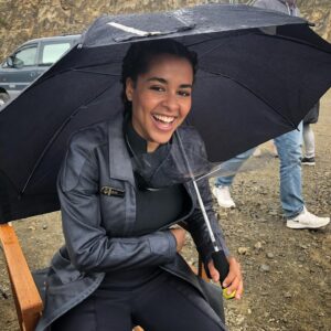 Kate Kennedy Instagram - A tin of B(iscui)TS from episode 5. 

@halotheseries @paramountplus @amblin

1 & 2) Schlappin the bassnipes
3) Danny Sapani spartan sandwich ft. superstar stunt performers @pannecooking & Ibé Kieta. 
4) Director Jonathan Liebesman using a very small fan on his very biggest fan. 
5) Our two AD angels from heaven. Must have clocked 100k steps a day for the battle.
6) The back of the man the myth the megawatt king @kwlindenlaub 
7) Hoopah! Our pure legend of a leader Chief @officialpabloschreiber ft. our crew of heroes. 
8) 343’s Halopedia, it’s Kenneth Peters. (Rare sight of him here without his red jacket.) 
9 & 10) Gorge sauces @natasha_culzac @charliemurphyactress @oliveisgray 

Photos: @annaveraphoto @annepoltorak @natasha_culzac I think