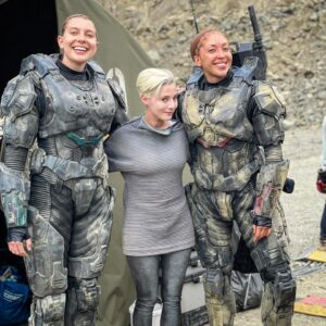 Kate Kennedy Instagram - A tin of B(iscui)TS from episode 5. 

@halotheseries @paramountplus @amblin

1 & 2) Schlappin the bassnipes
3) Danny Sapani spartan sandwich ft. superstar stunt performers @pannecooking & Ibé Kieta. 
4) Director Jonathan Liebesman using a very small fan on his very biggest fan. 
5) Our two AD angels from heaven. Must have clocked 100k steps a day for the battle.
6) The back of the man the myth the megawatt king @kwlindenlaub 
7) Hoopah! Our pure legend of a leader Chief @officialpabloschreiber ft. our crew of heroes. 
8) 343’s Halopedia, it’s Kenneth Peters. (Rare sight of him here without his red jacket.) 
9 & 10) Gorge sauces @natasha_culzac @charliemurphyactress @oliveisgray 

Photos: @annaveraphoto @annepoltorak @natasha_culzac I think